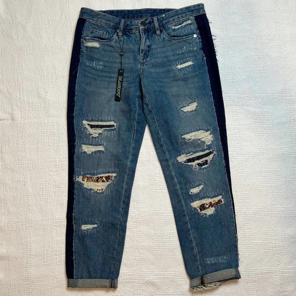 BLANKNyc Crop Boyfriend Distressed Jeans - Picture 7 of 8
